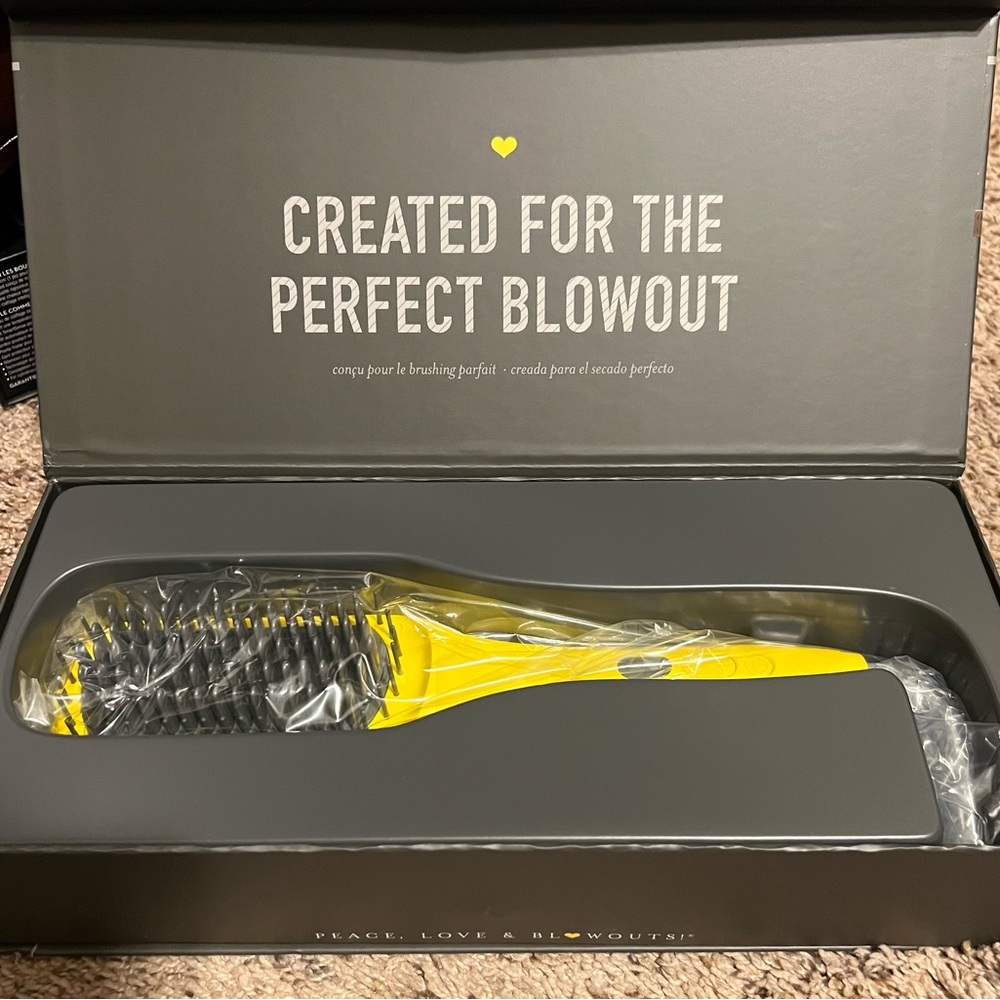 The Brush Crush heated straightening brush